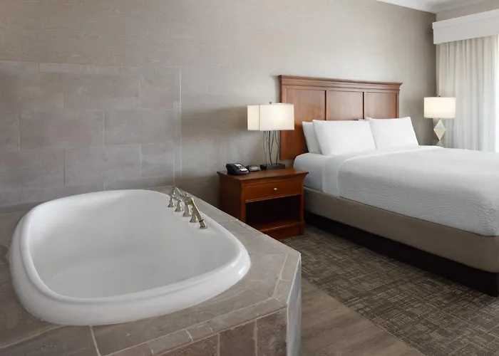 Holiday Inn Resort Lake George - Adirondack Area By Ihg